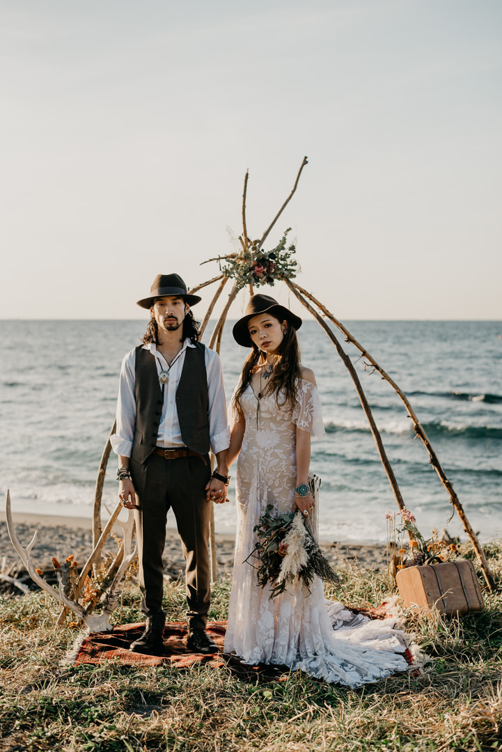 海でボヘミアンウェディング. Boho wedding at the beach in Japan.
