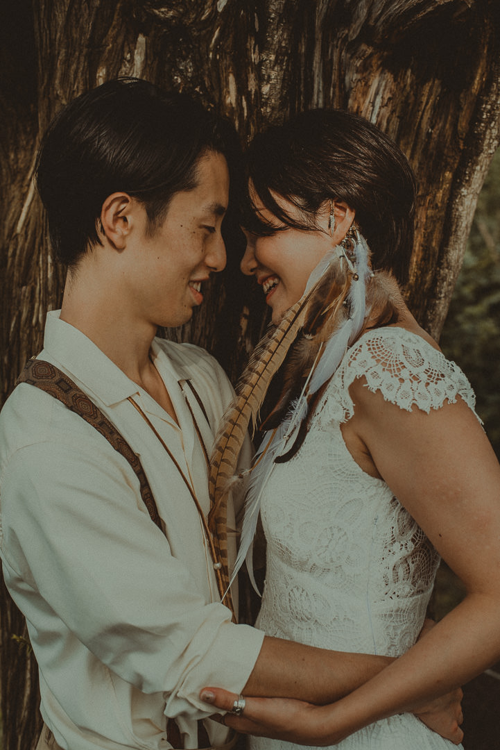 ボヘミアンウェディングカップル. Boho wedding elopement couple.