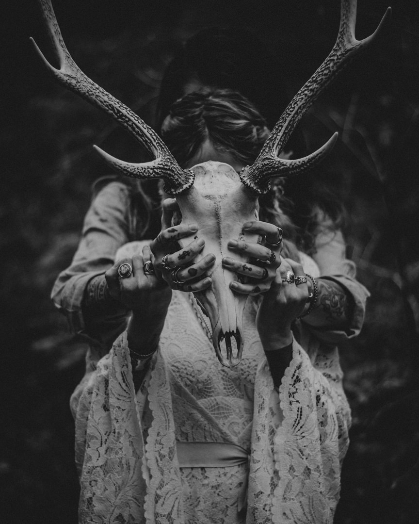 ボーホーウェディングスタイル. Bohemian wedding style in the forest near Tokyo, Japan. Elope in style.