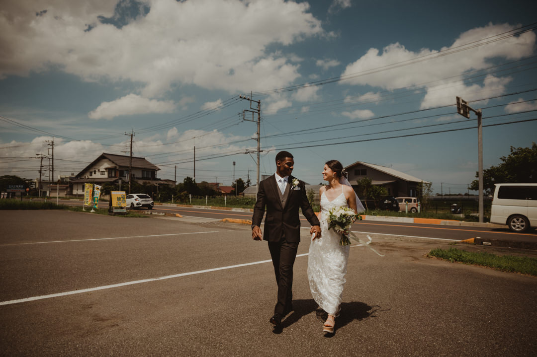 Beautiful elopement in Chiba Japan - Back to the car
