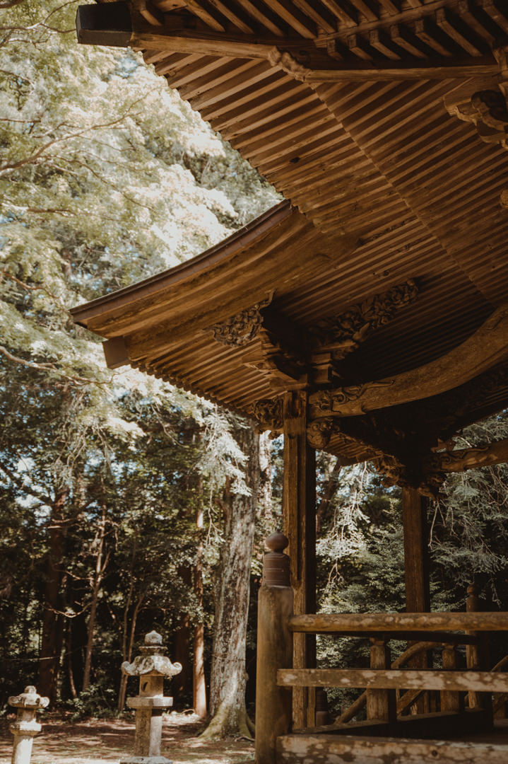 Beautiful elopement in Chiba Japan - Wooden shrine in Japan