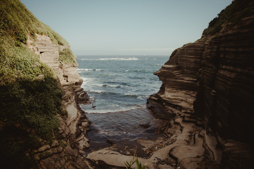 Beautiful elopement in Chiba Japan - Secret cove