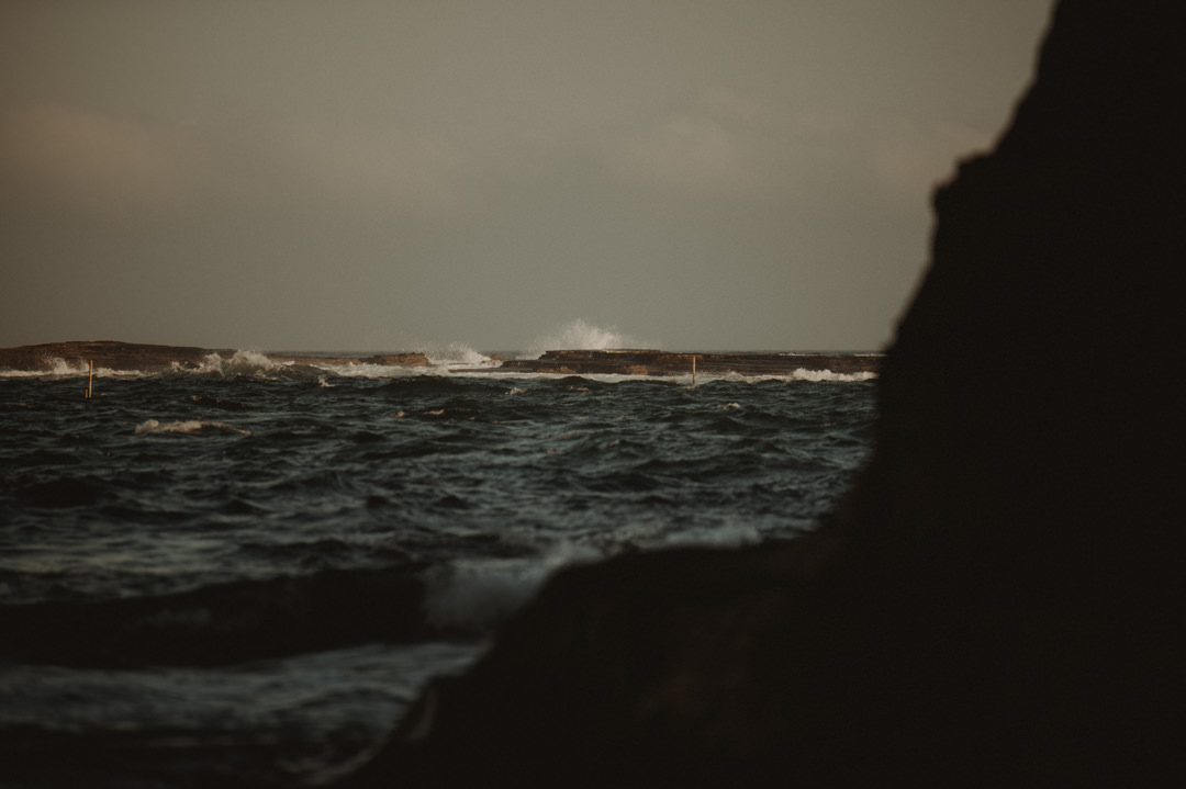 Beautiful elopement in Chiba Japan - Waves crushing