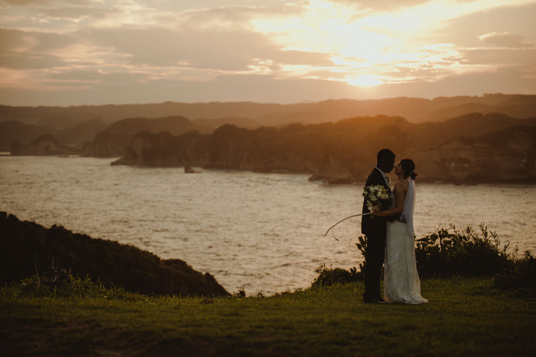 Beautiful elopement in Chiba Japan - Sunset kiss