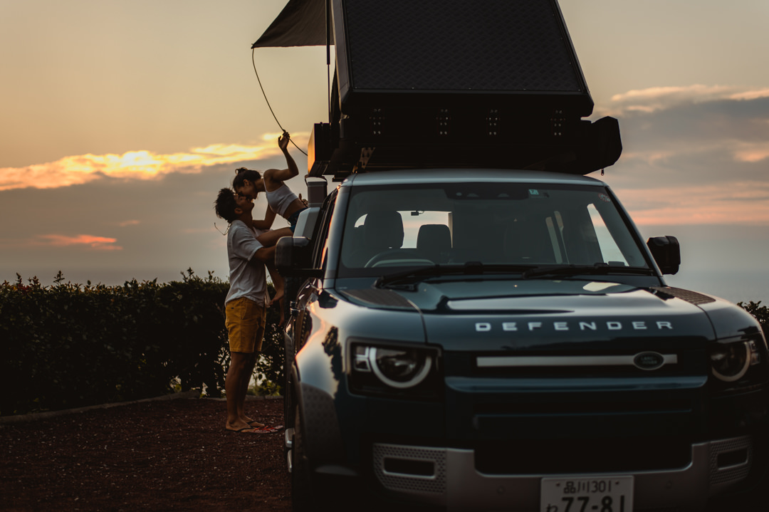 Roof tent kiss
