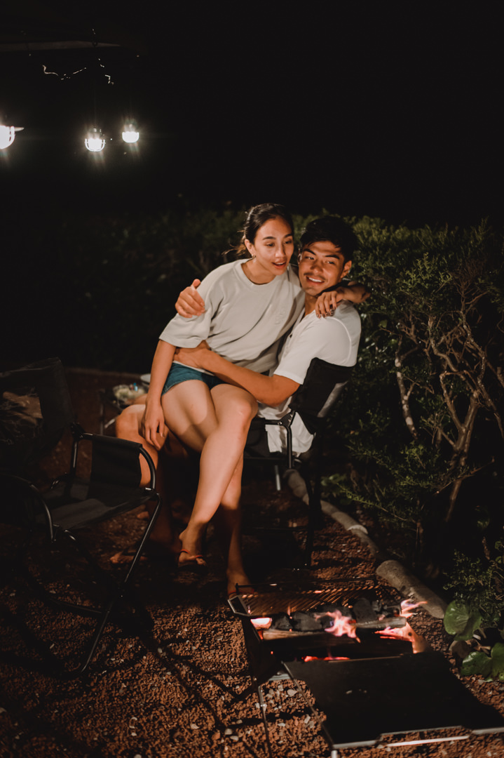 Overland elopement Japan - I could stare at the fire forever