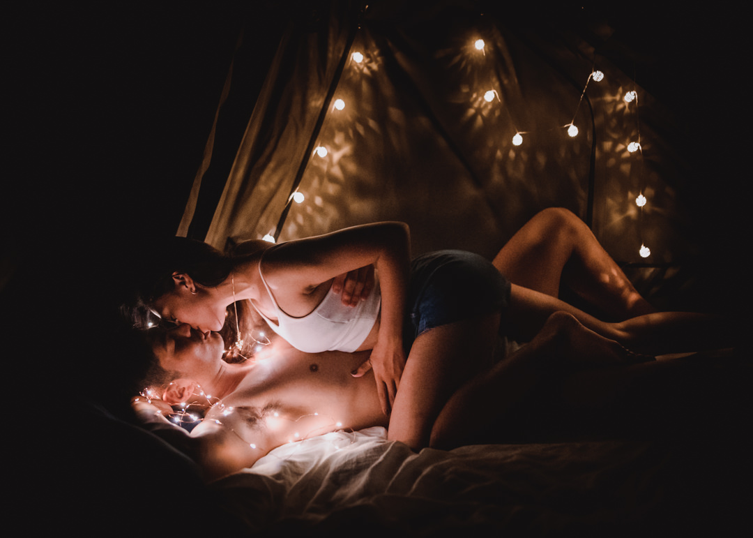 Overland elopement Japan - Steamy shots in the tent