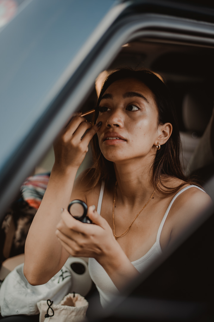 Overland elopement Japan - Putting on makeup