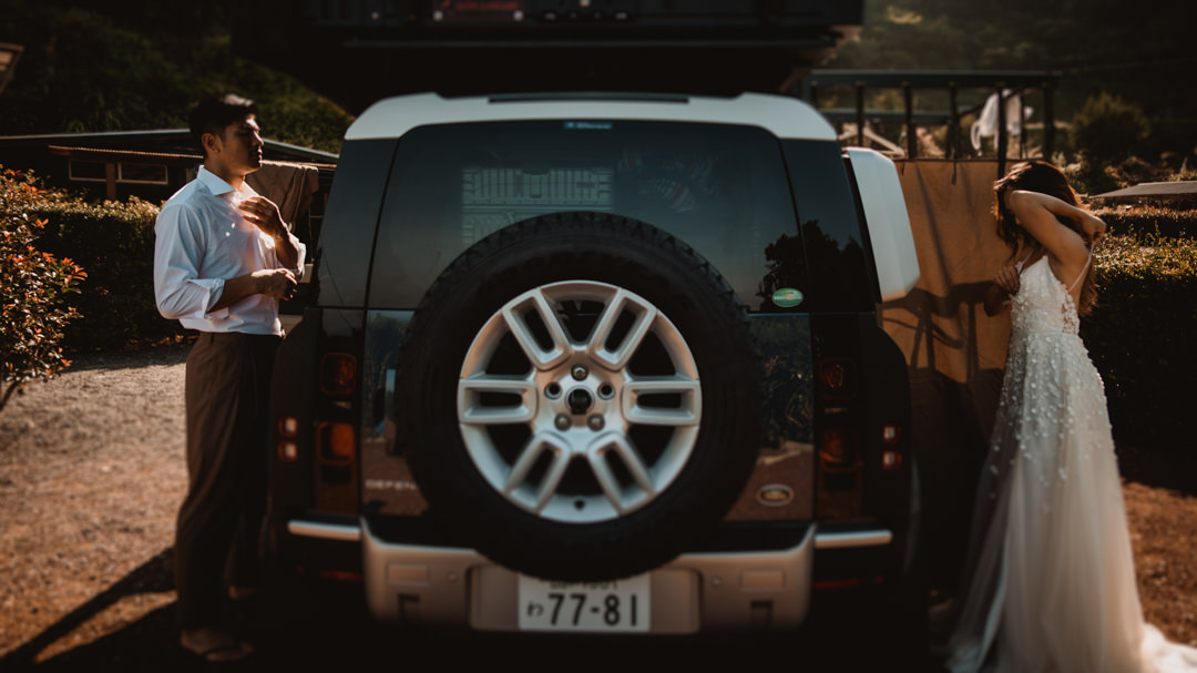 Overland elopement Japan - Dressing up 