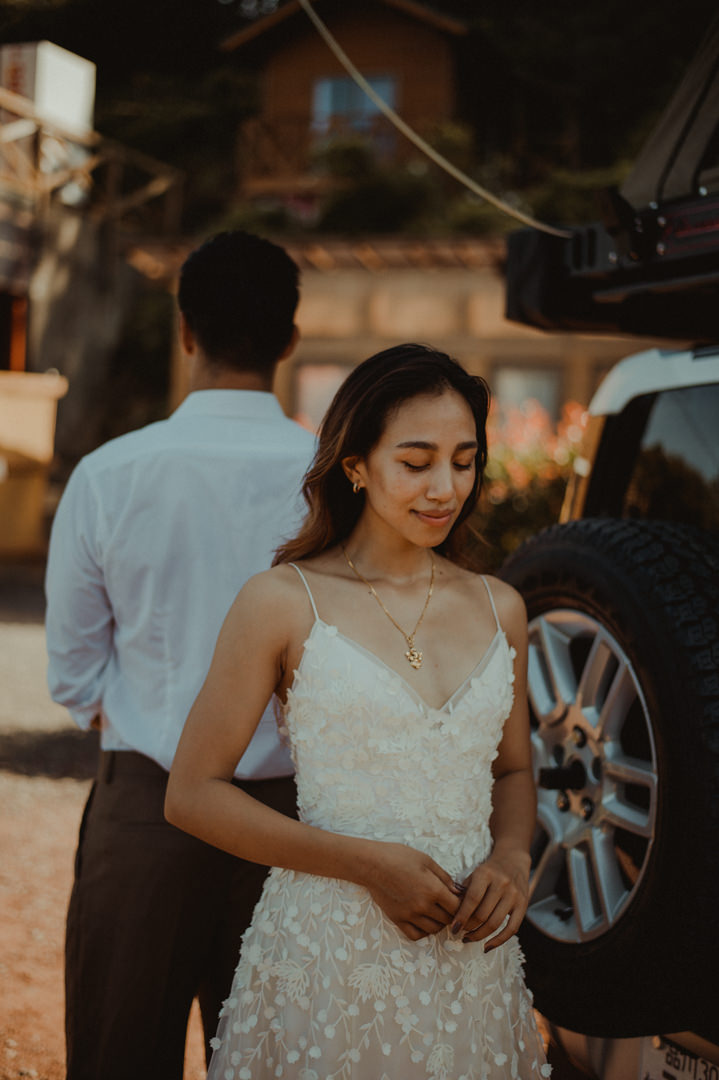 Overland elopement Japan - First look ready