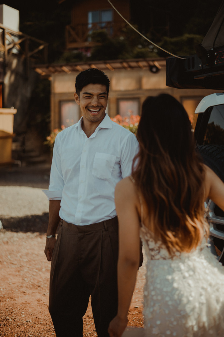 Overland elopement Japan - He is so happy