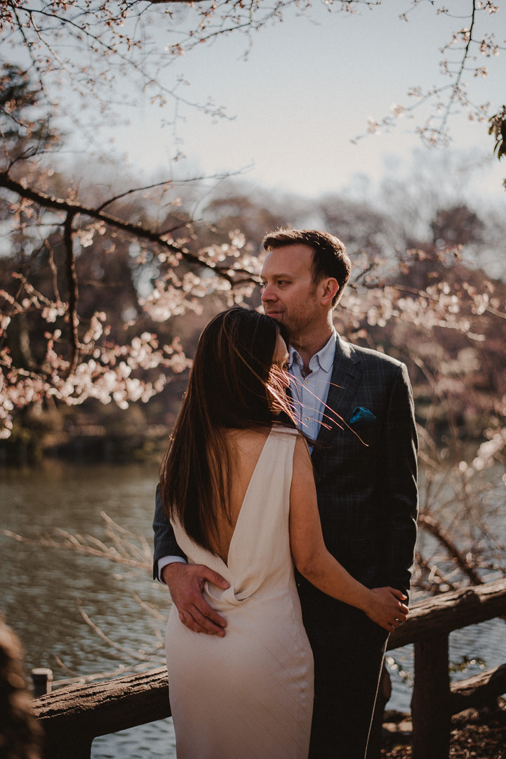 Portrait in front of the lake, married couple during the sakura season
