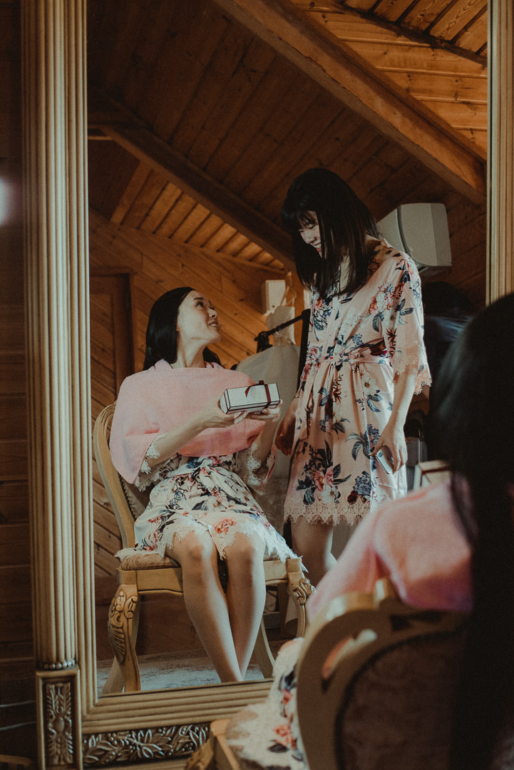 Micro wedding Japan sister love
