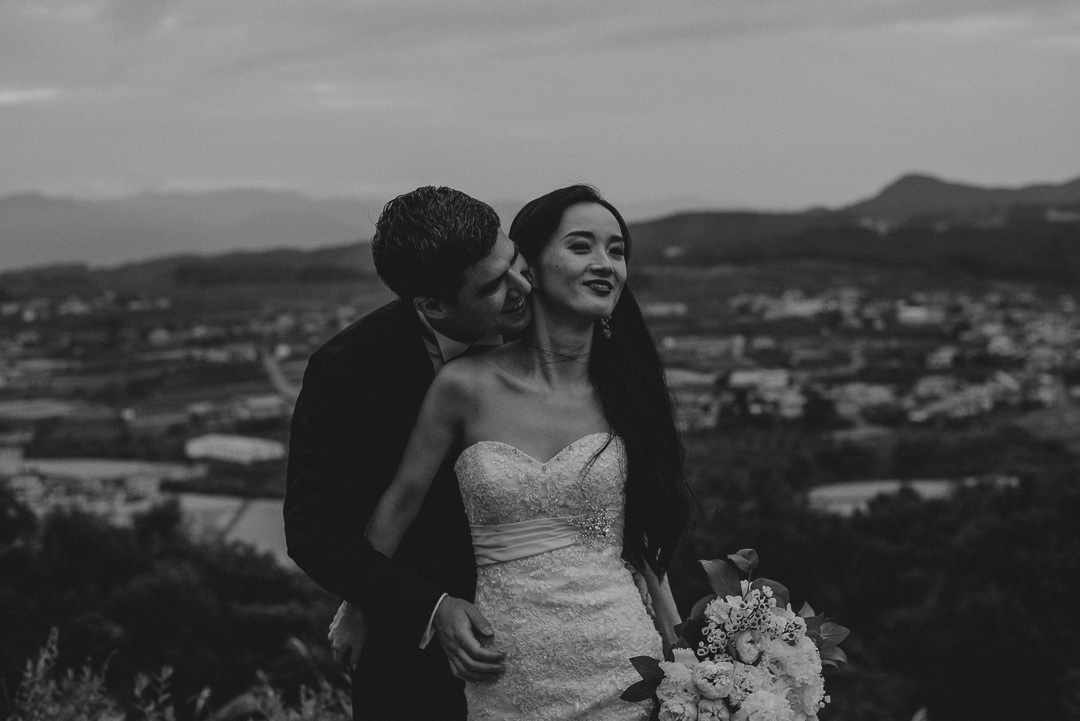 Micro wedding Japan Portrait over valley