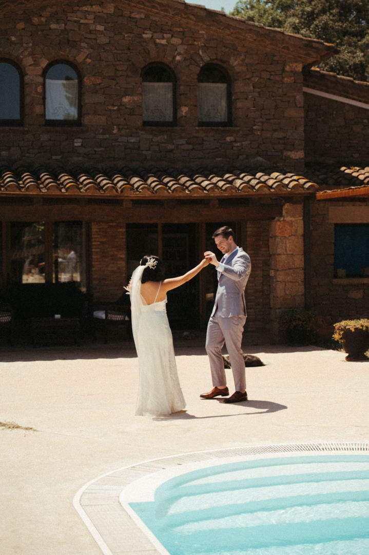 Elope in Barcelona - First look dance