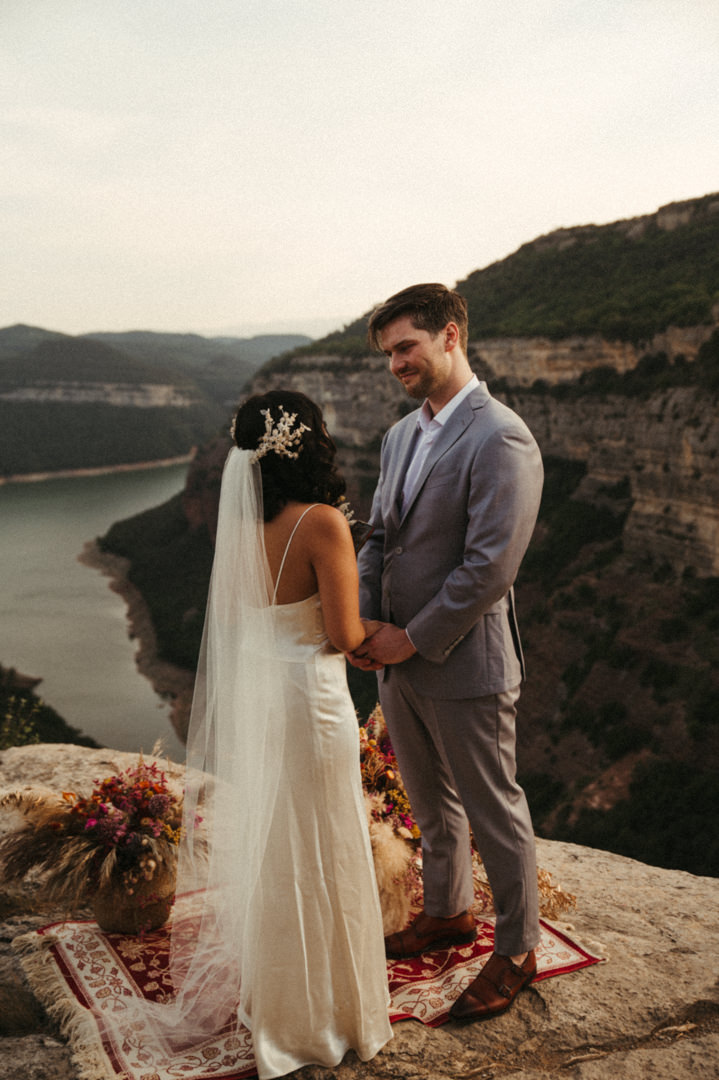 Elope in Barcelona - Couple at the cliffs edge having wedding ceremony