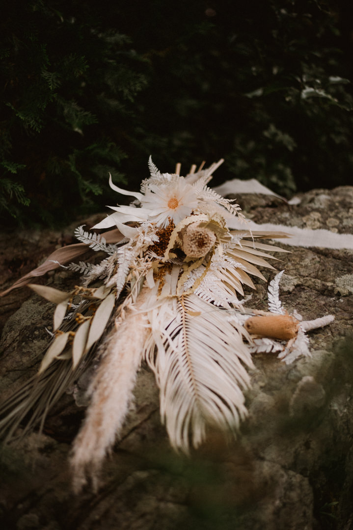Elope in Kyoto - Wedding flowers