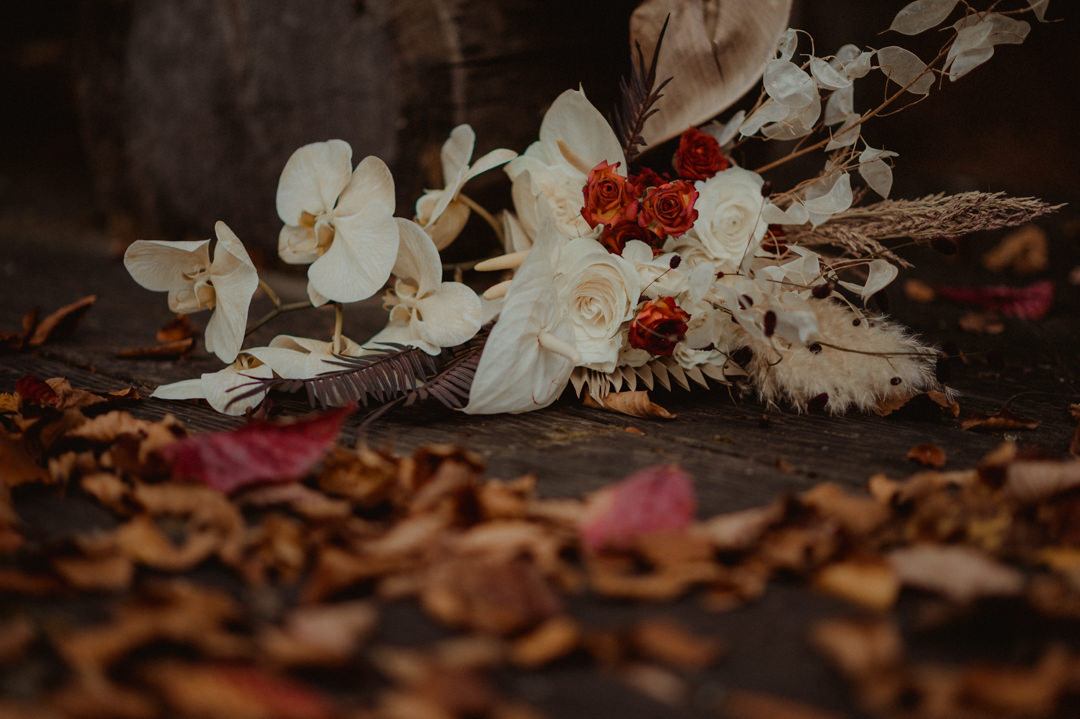 Wedding flowers for fall elopement in Japan