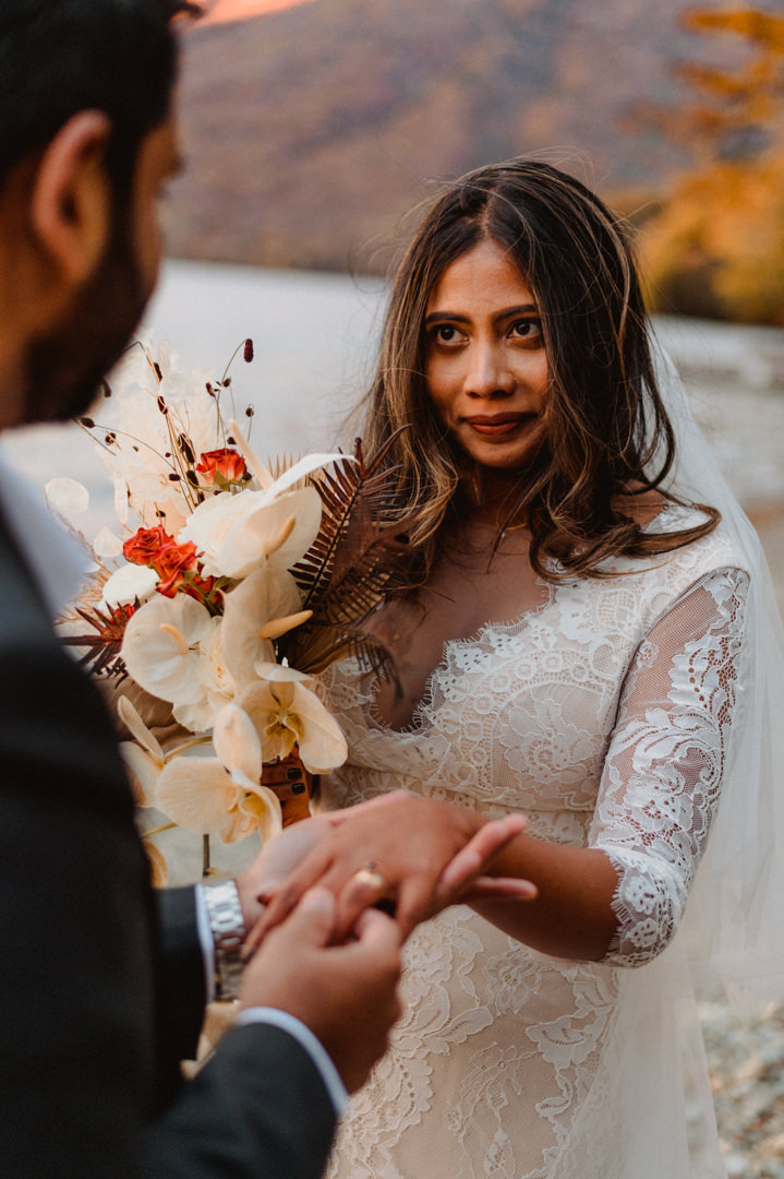 Lovely bride chose fall elopement in Japan for her wedding