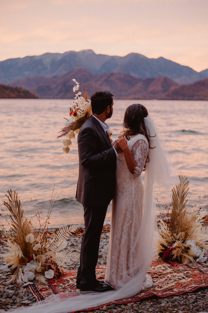 First dance on their fall elopement in Japan by the lake