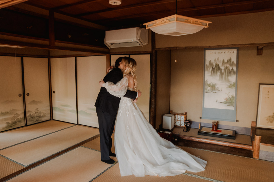Autumn Elopement Kyoto - First Look 