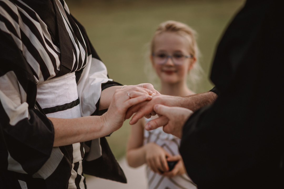 Family Elopement in Japan - Exchanging rings 