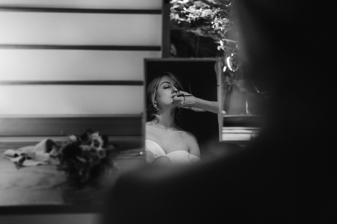 Hakone Elopement - Reflection of the mirror of the bride getting makeup