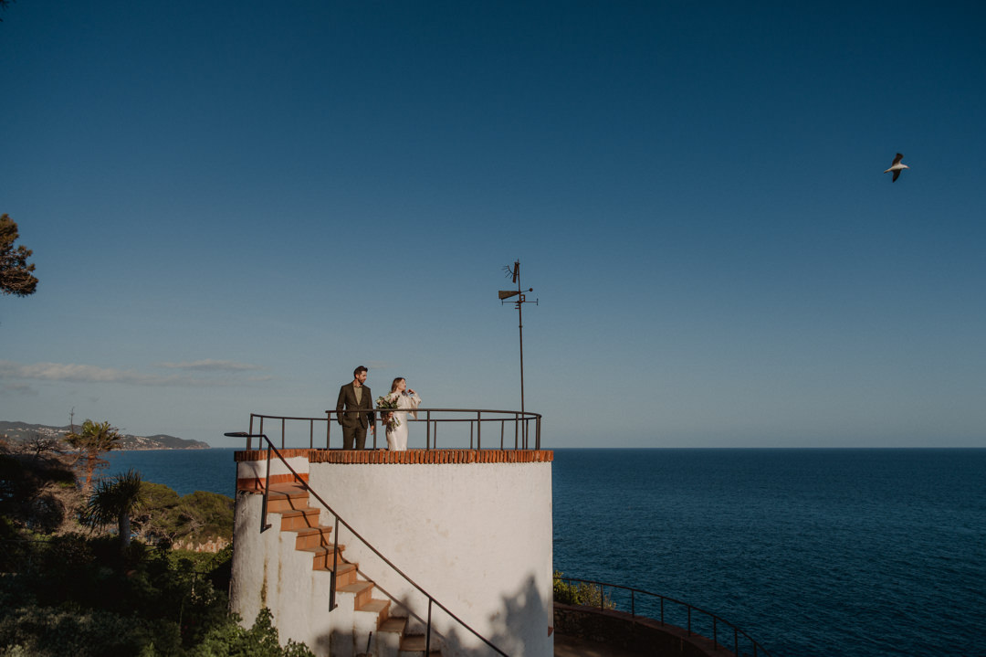 marimurtra elopement - couple is on the observation deck 