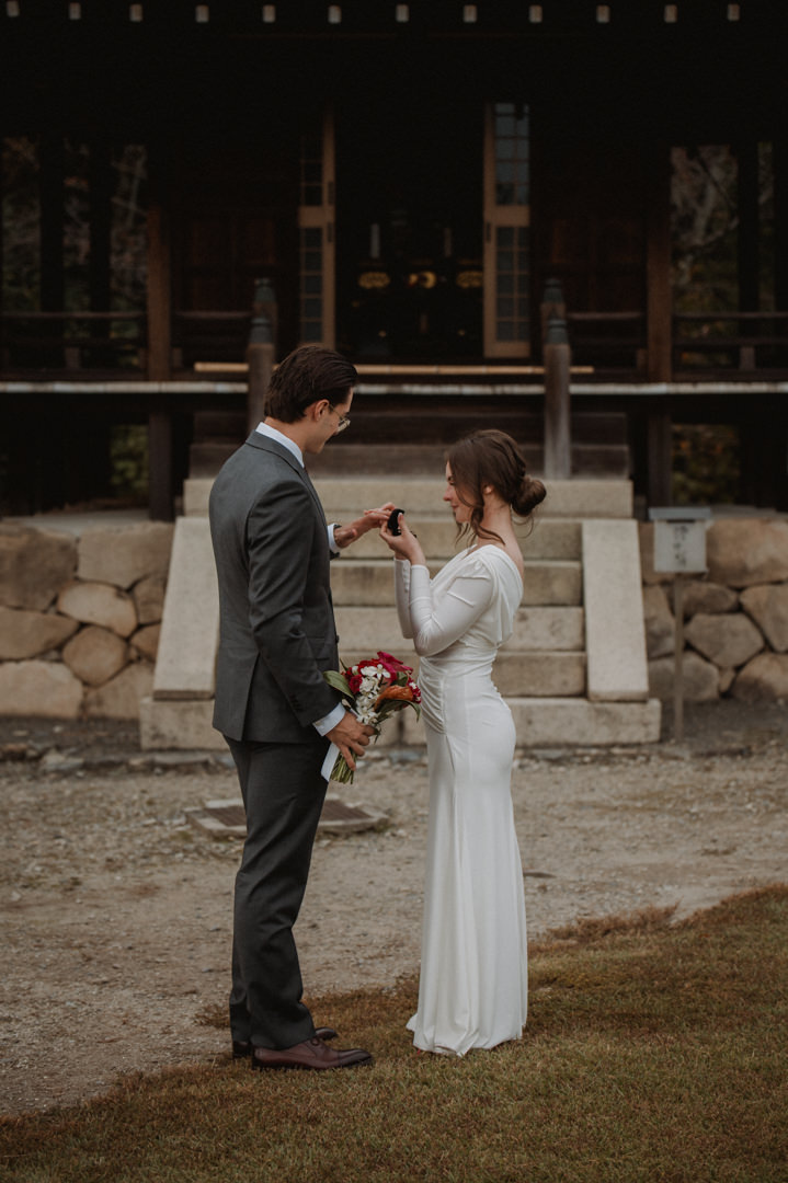 Private Elopement Kyoto - Exchanging their rings