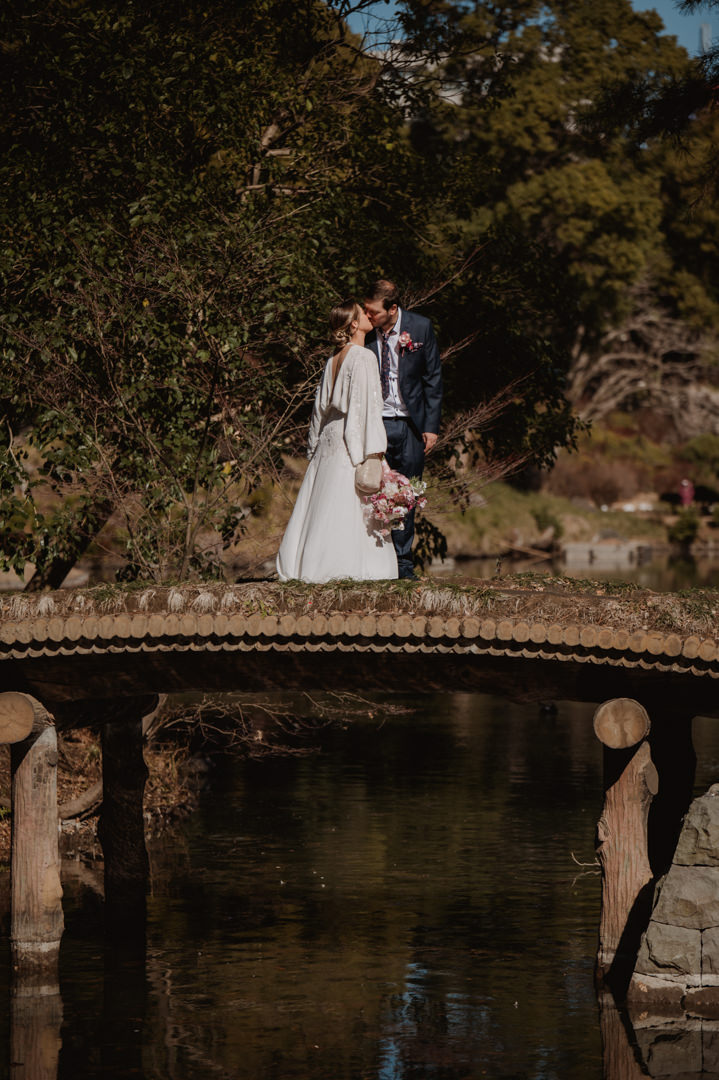 tokyo park elopement - kissing on the bridge