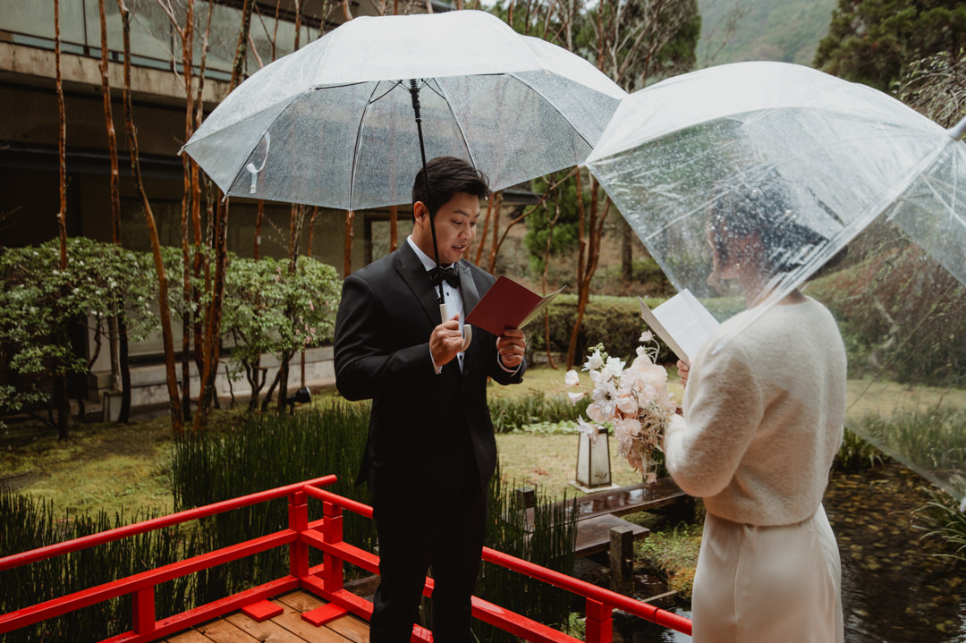 Couple exchanges vows, rainy day elopement in Japan
