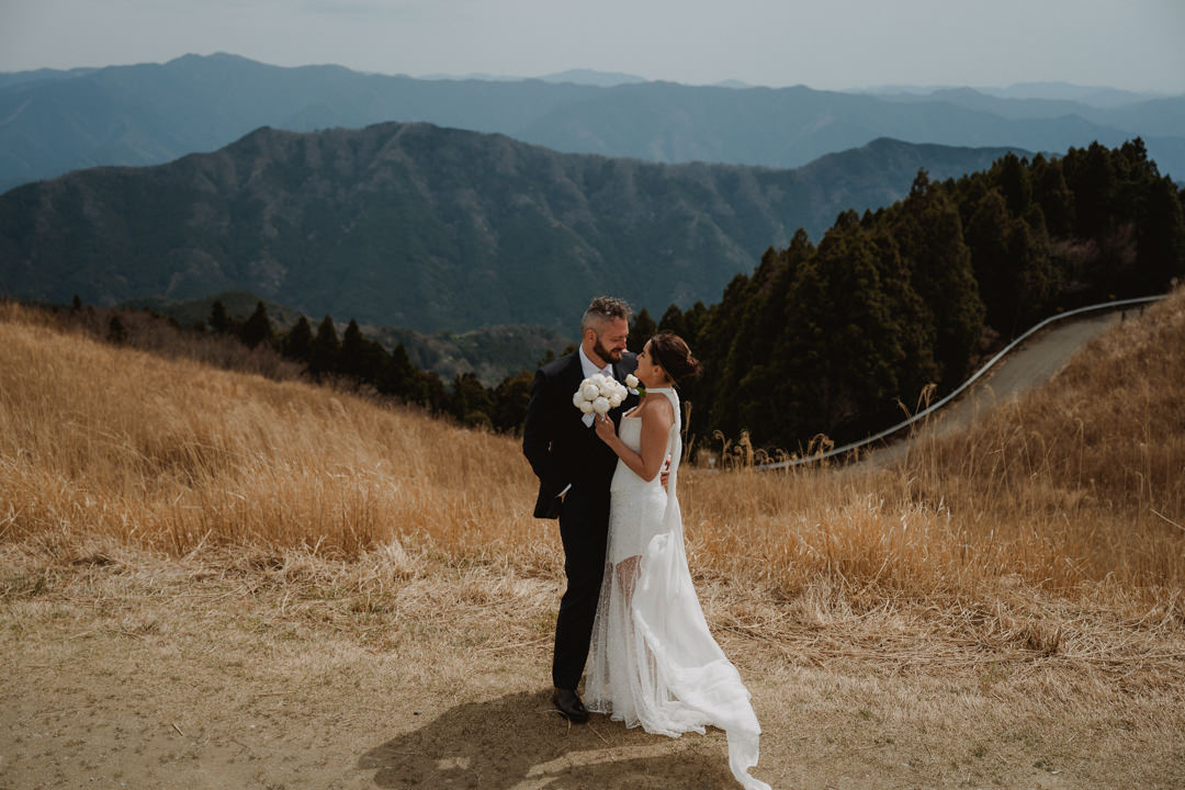 The couple takes a photo at Oshiki Kogen.
Cherry blossom Elopement in Wakayama.