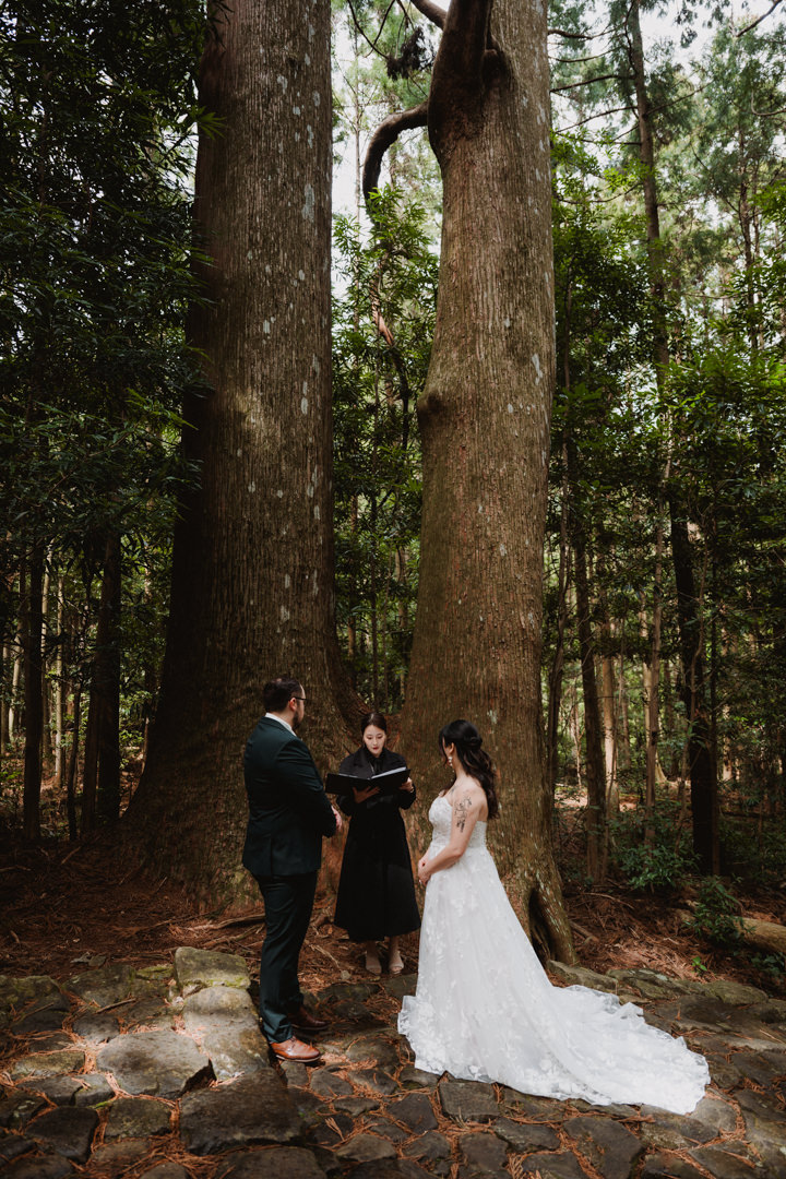 The ceremony on the path in Daimon Zaka Nachi fall elopement
